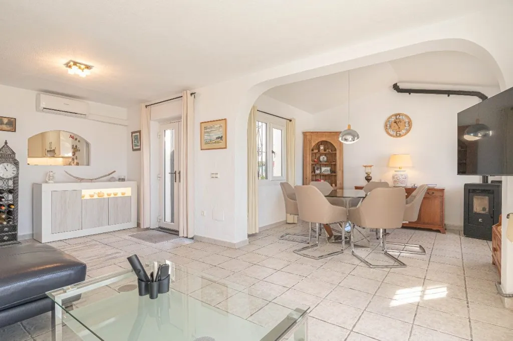 c6781359-e0e5-455d-ab8a-15136438498d