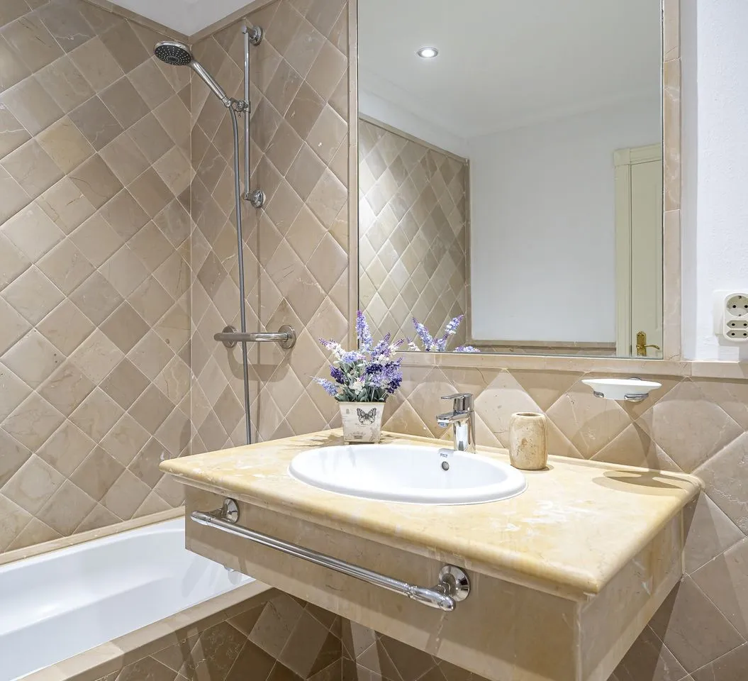 ec6bea99-af18-40d8-988c-a633cb020111