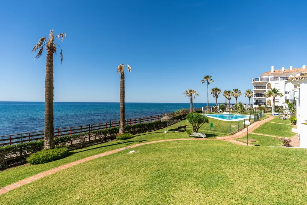 aa0e221d-6b96-4523-9738-3e1d48e4919a