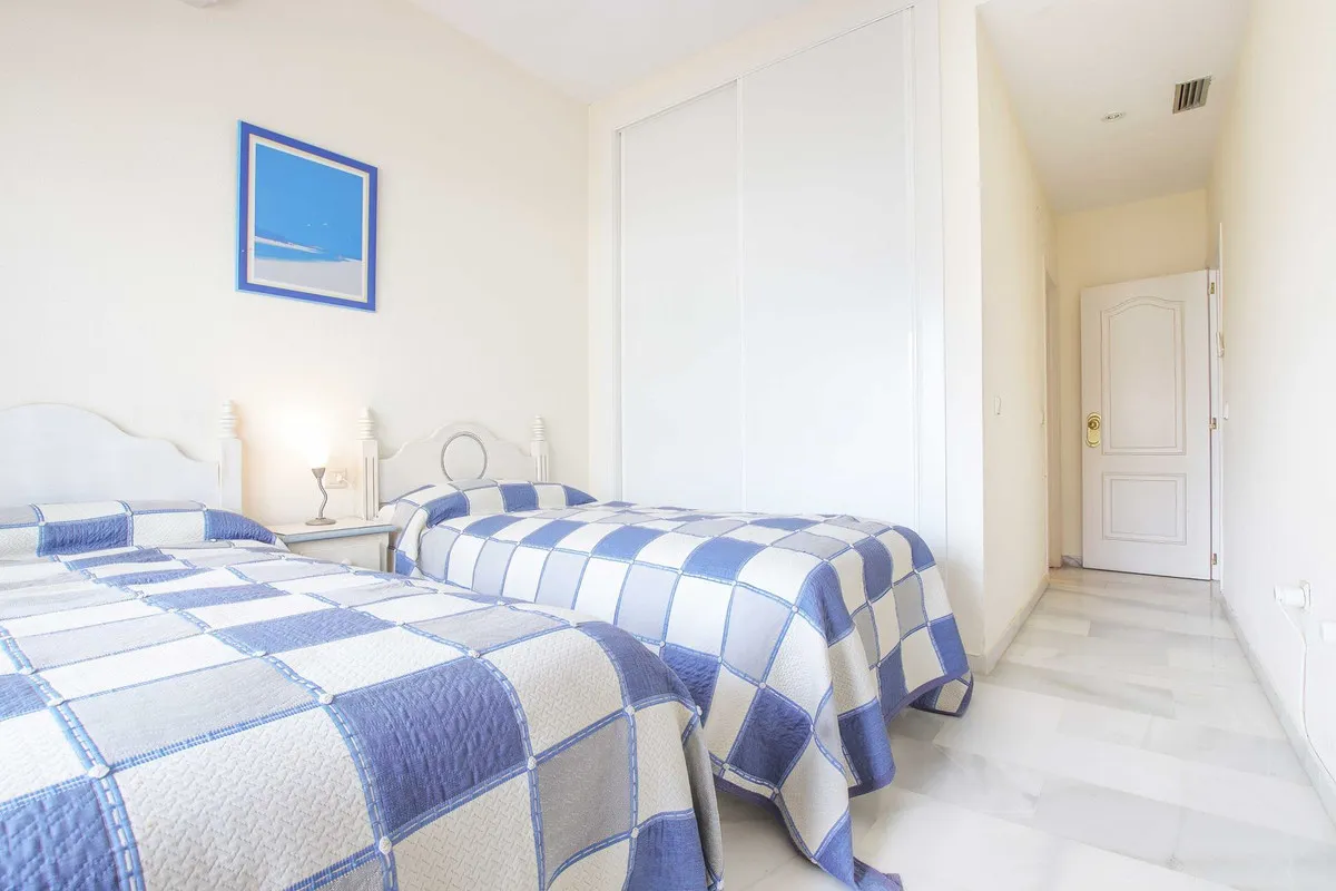 ce8d59c3-63a3-4302-ac48-744f779ebdaa