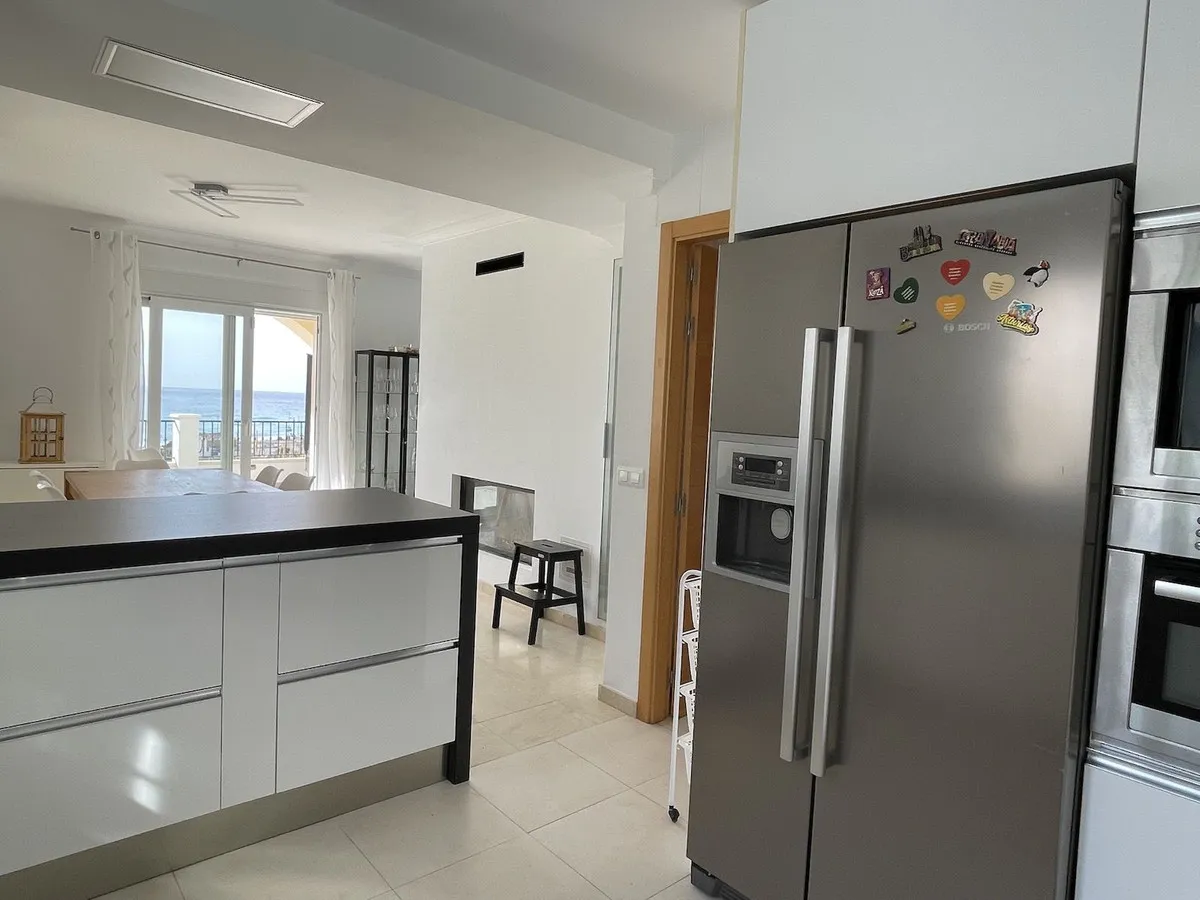 d8263fb8-77f6-4dd6-889f-e521162dd3f3