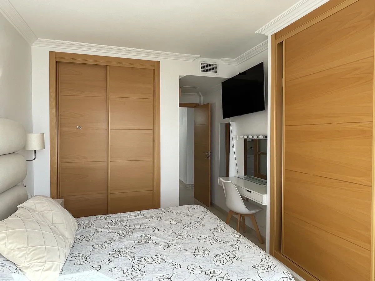 db7ca2eb-77f5-47d4-92a3-c7779347591f