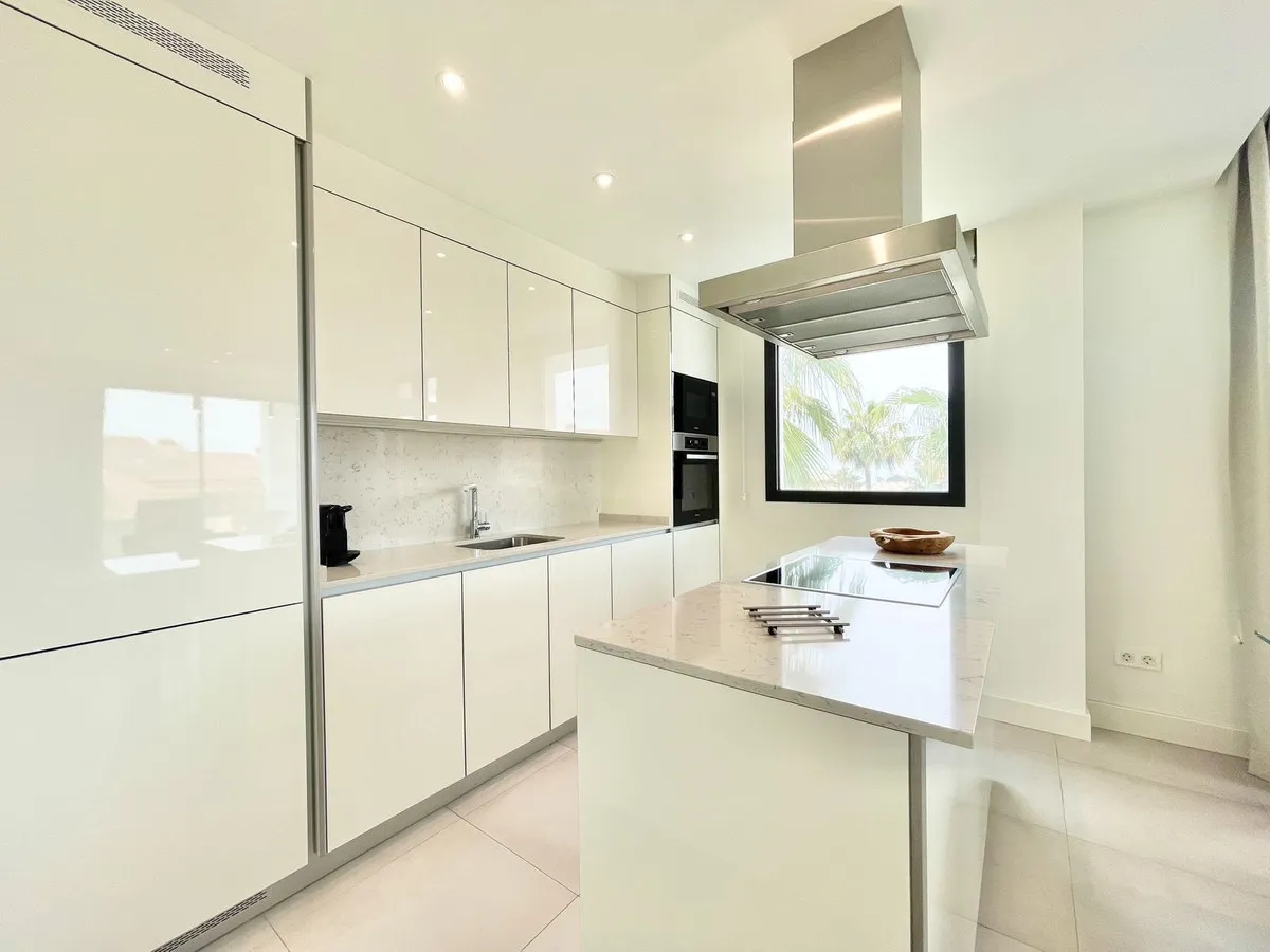 b21afe73-58dc-48e0-b514-9bf8064a8283