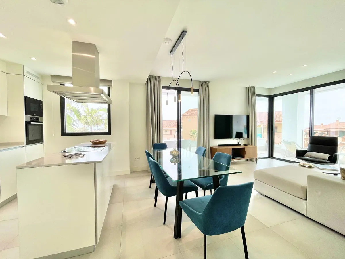 f97e5bb6-1a10-48e7-ba69-7b28a5239234