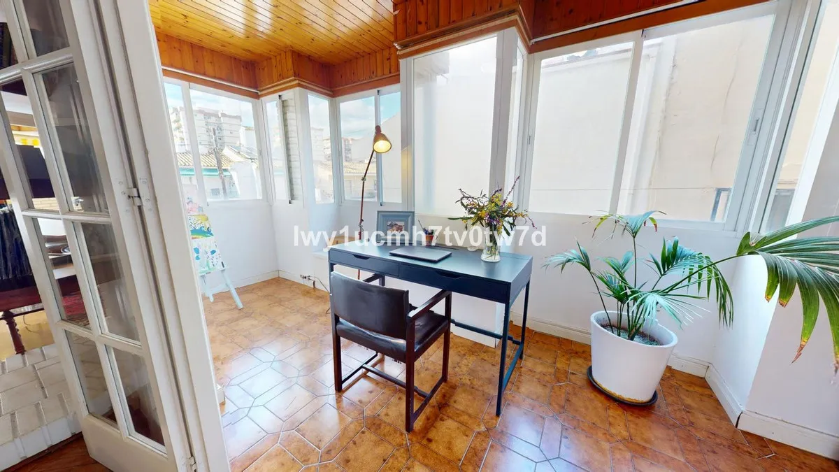 00eb3995-536e-4069-b2d3-c93a3e3e5bc7