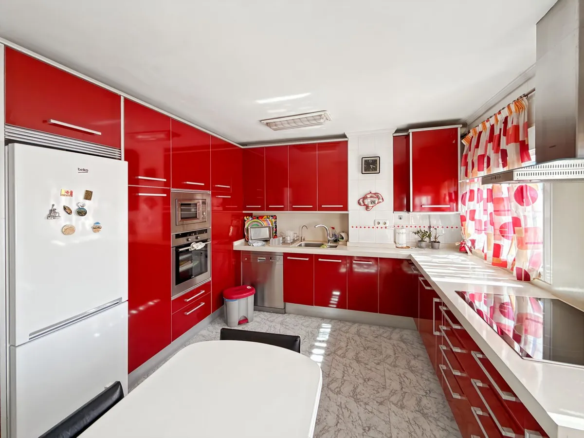 f4e5dfea-445c-4c33-8944-06f88c0d2b6c