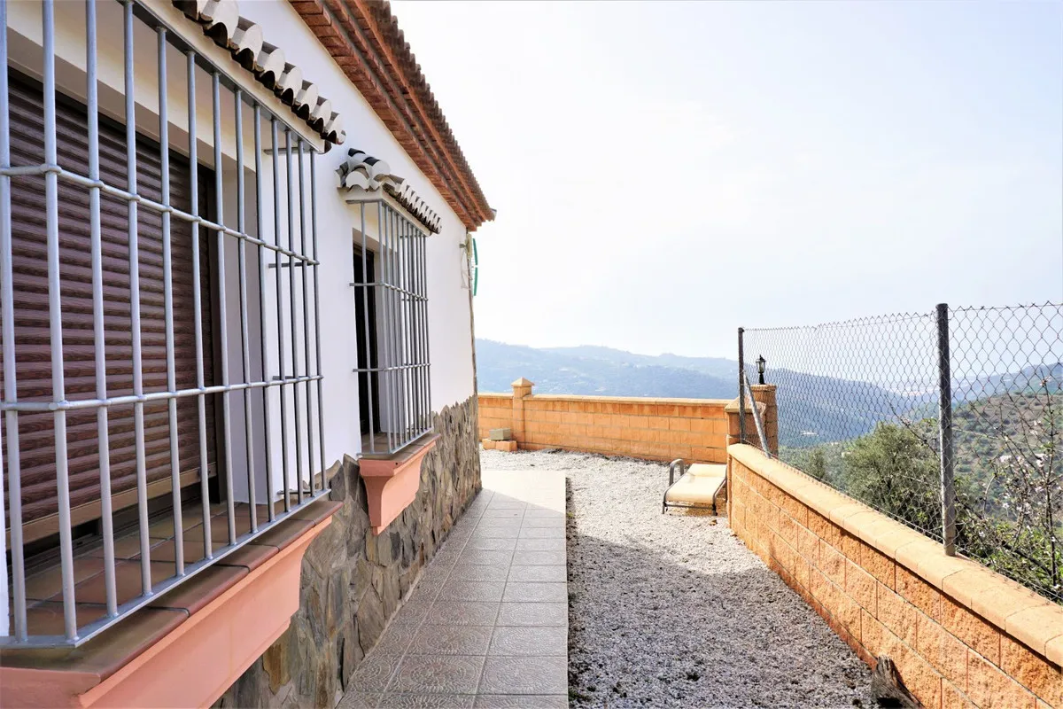 5a799cc5-9454-4272-bdec-f50fcc3a2e1d