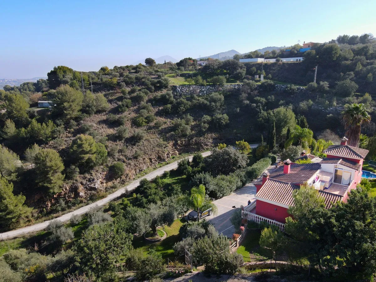 0c4df9ff-edae-448d-85e1-f57f0f28e872