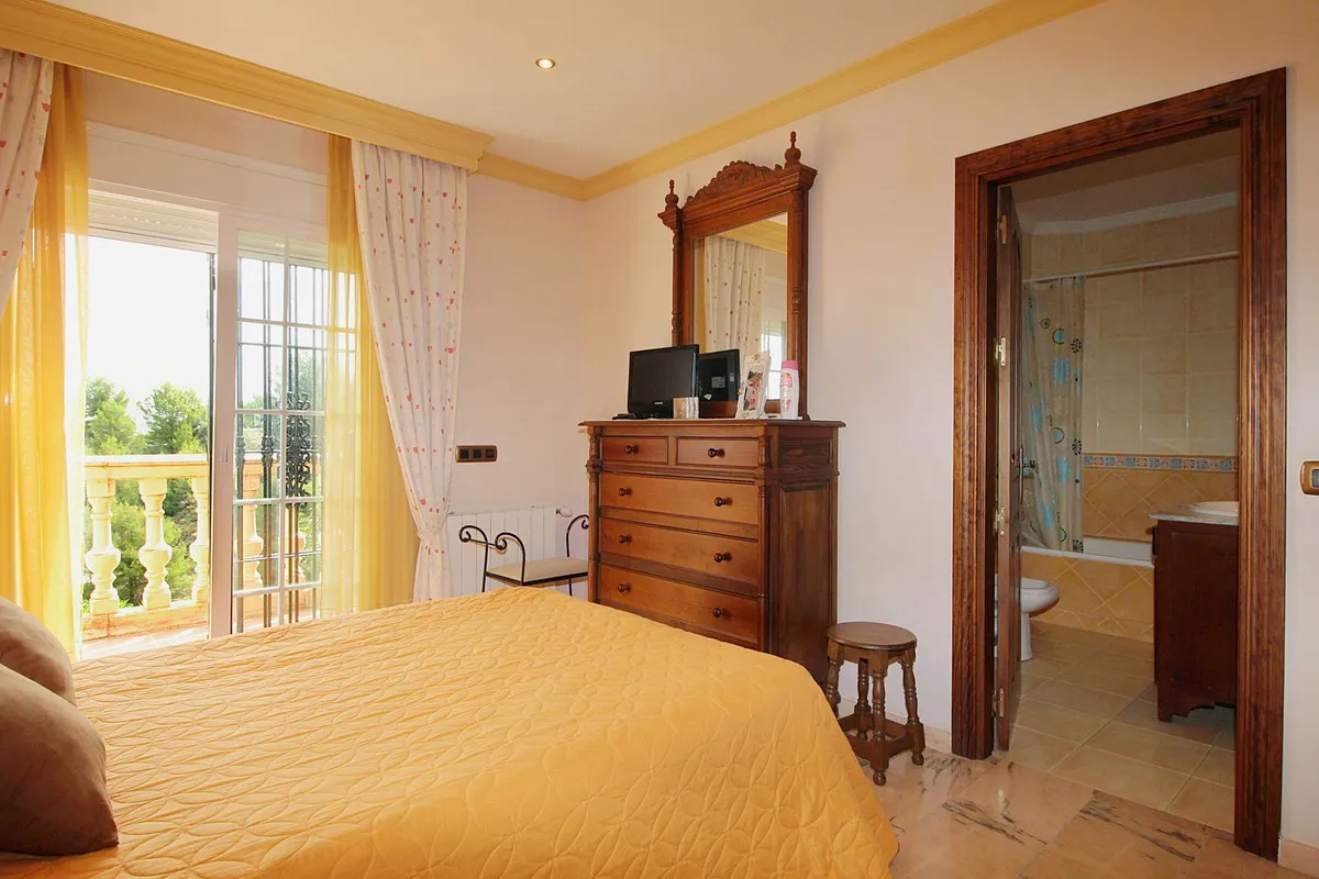 735813cb-ddce-4400-bbc7-ba84a347af29