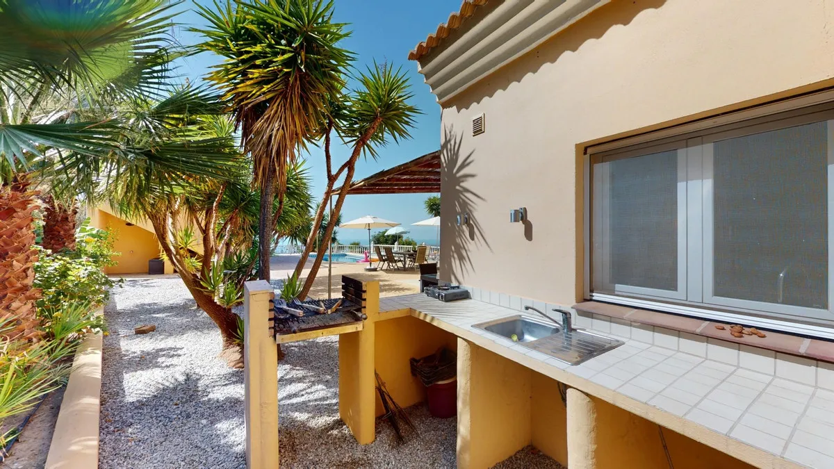 8a44776b-4fb2-4023-bd22-0c1c620e393c