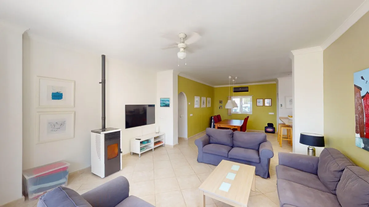 8e453aff-9397-40c7-9283-4eb990b43f78