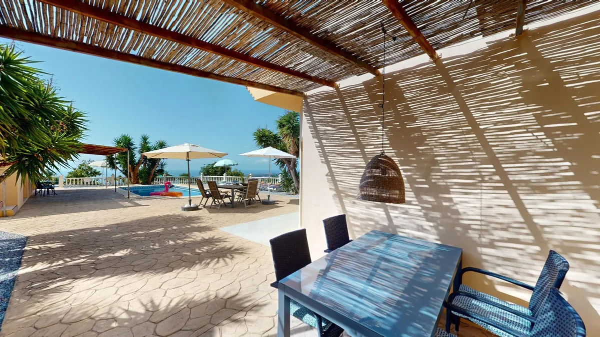 d100d49e-184b-423e-8d9a-306c918cc7ba