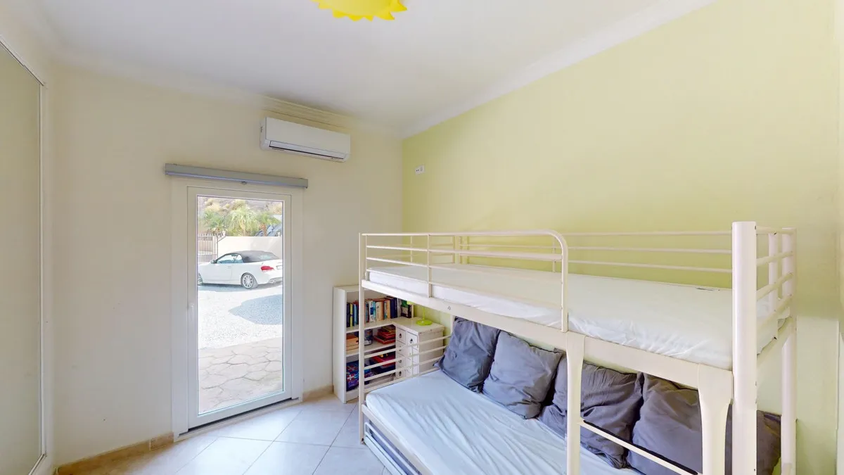 e5c49388-180f-4201-b54f-428dc0543741