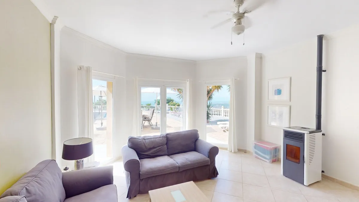 efe499a2-9d16-4c37-93fe-71f558c6b876