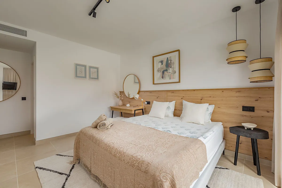 10f78adb-3311-4283-aeaa-bd1026fec155