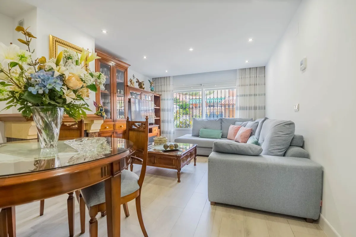 8e1314a6-740d-45c6-a248-1951751dbf25