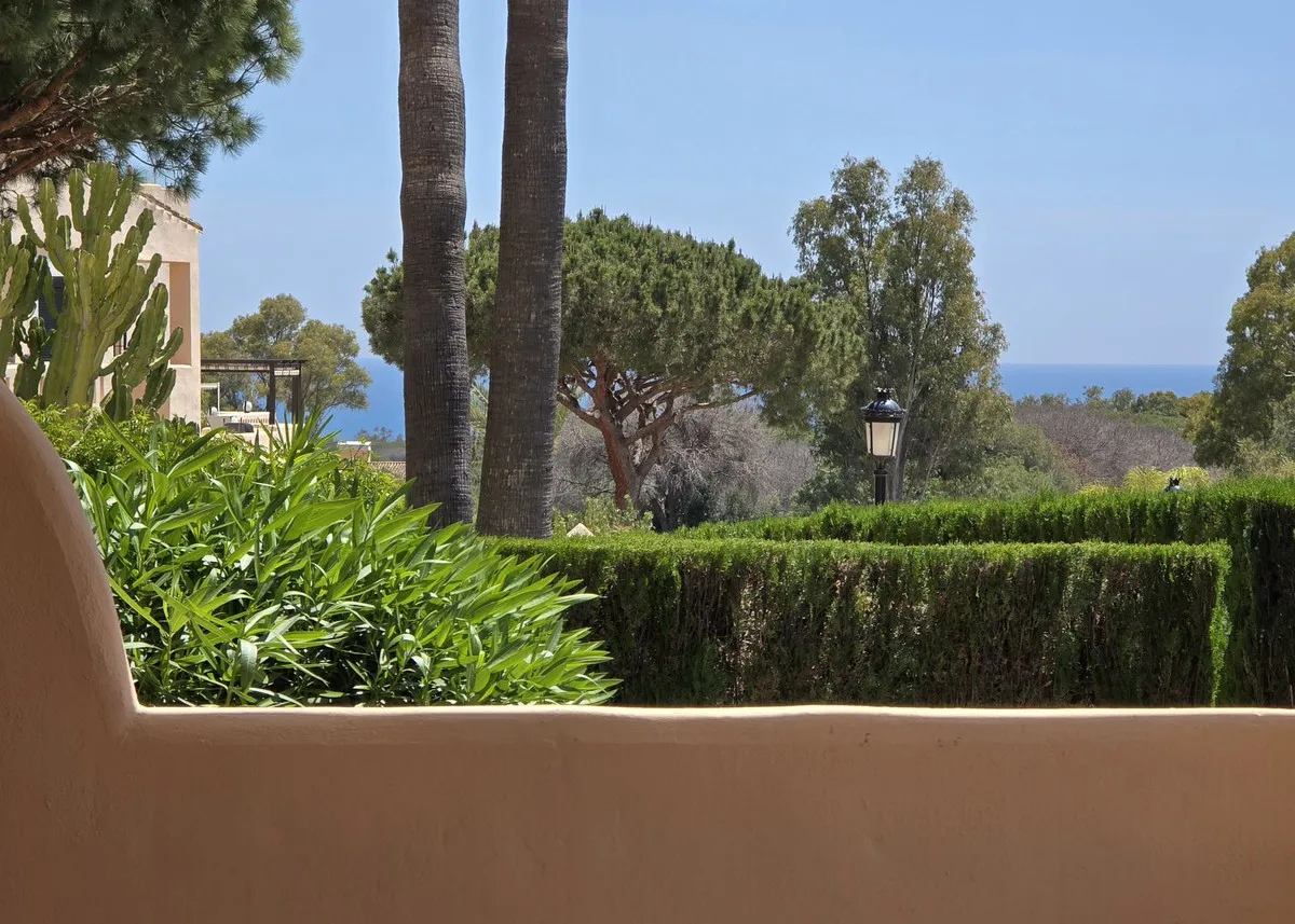 b704eef4-884f-43cd-bf34-5f111a77784e