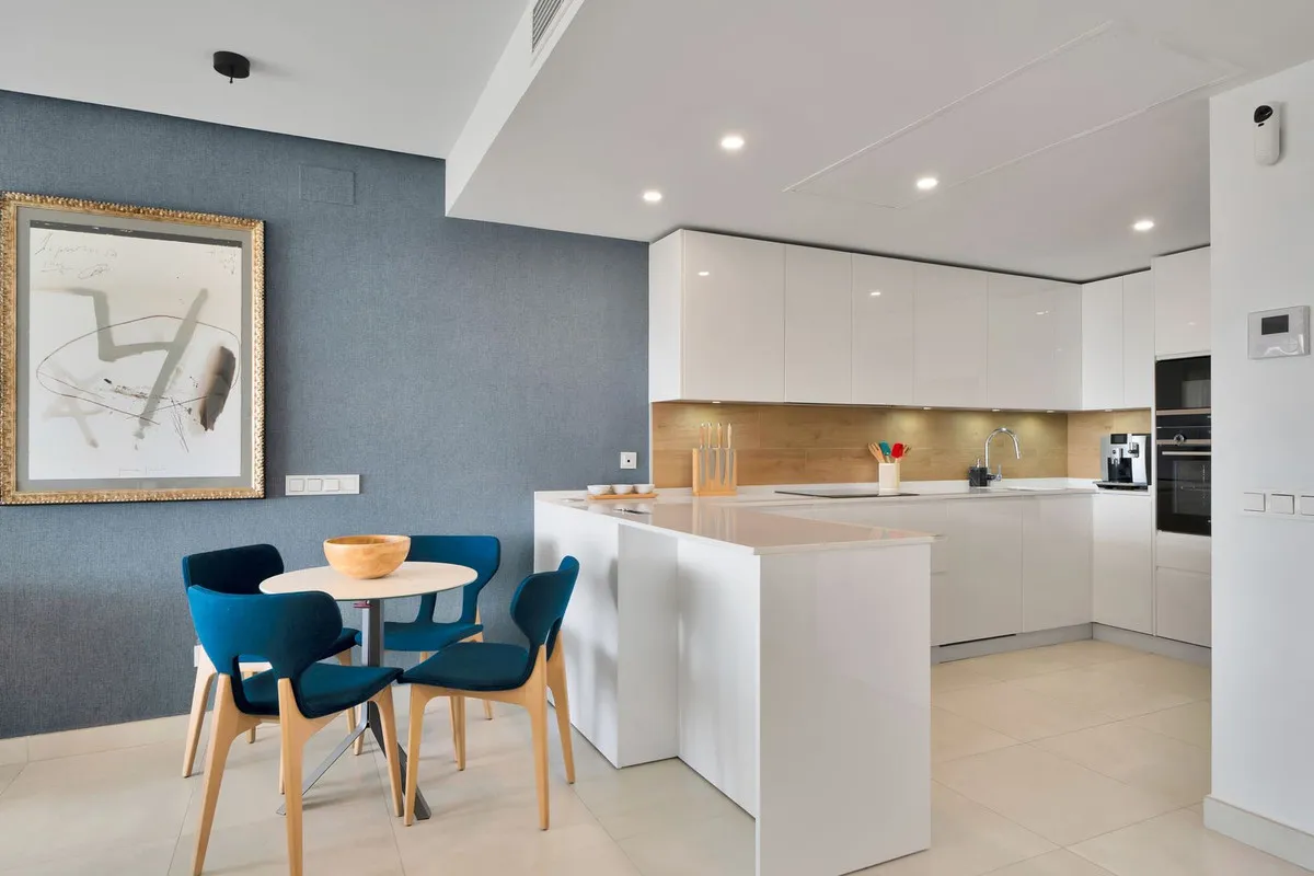 40f670fb-8942-4d15-919d-be64f10a48ab