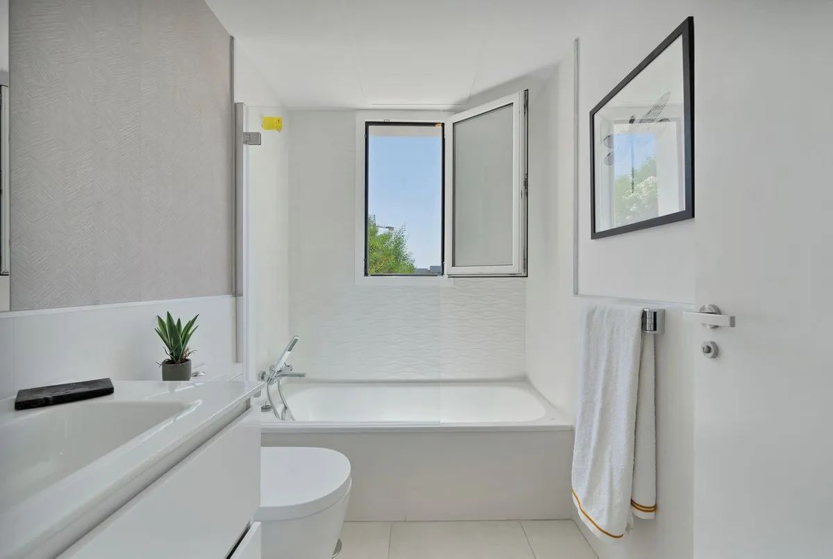 775166ad-1ae8-4f34-ba9a-06d52190bdc2