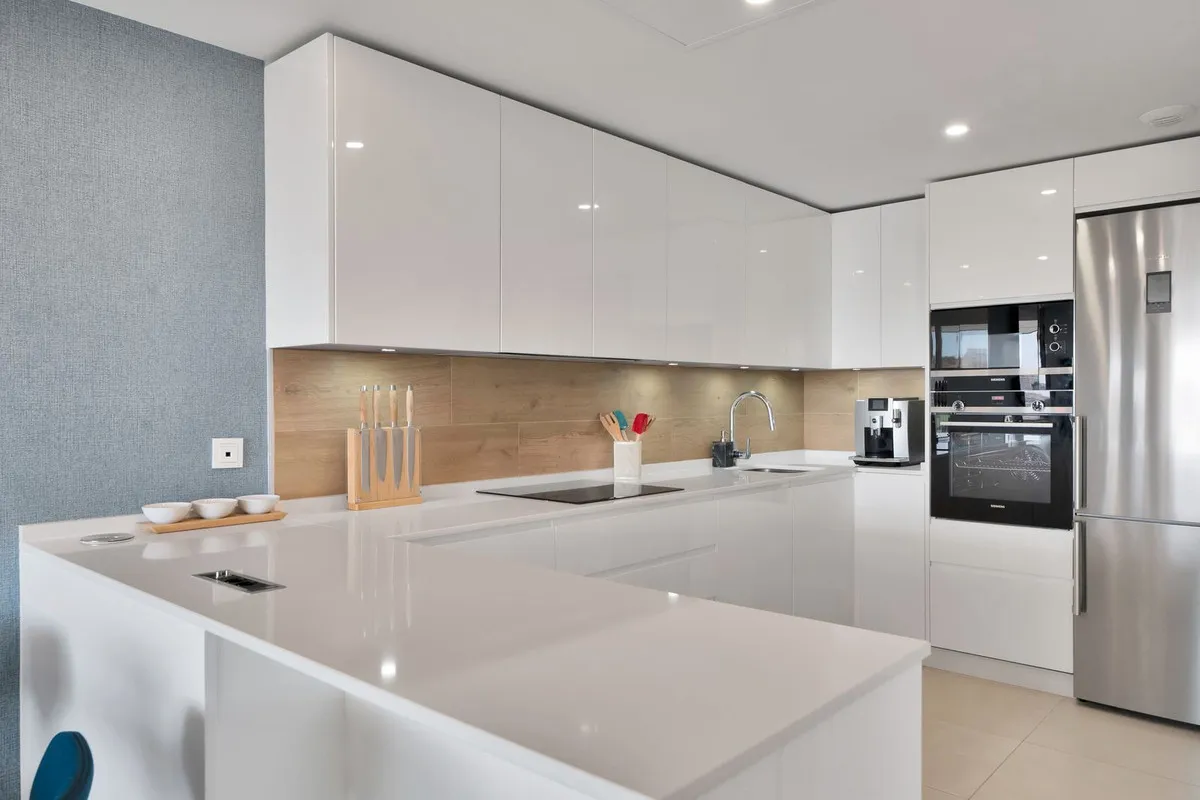 f0672343-9f6a-4a45-bf65-30f149bd9ef1