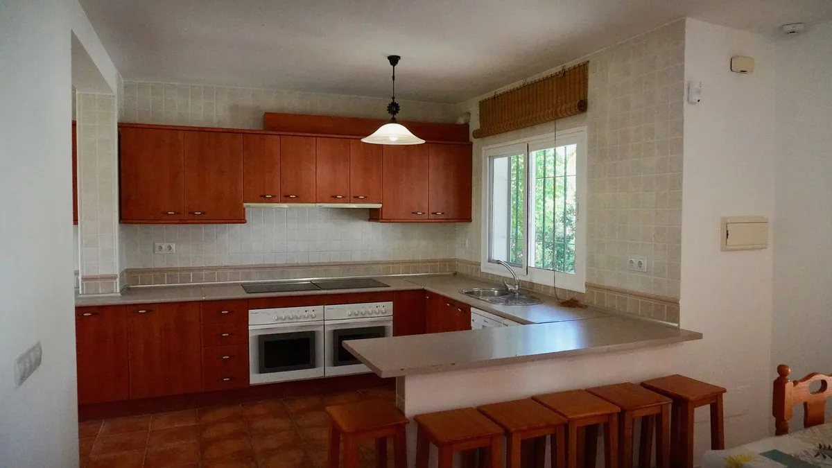 e93542ec-09e3-43af-9b99-3a24bba4b715