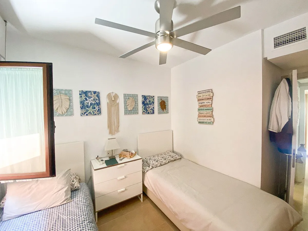 b25666ed-3373-45e5-b5d5-569d08563d81