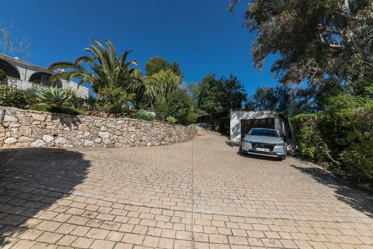 945b0682-ae55-4eeb-8065-a0cd8f6b90e4