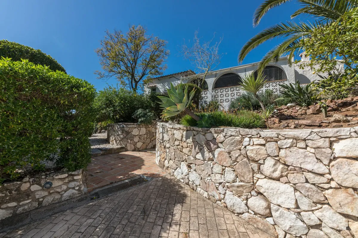 979a0aab-b57d-4993-806a-2fa35768dfb4