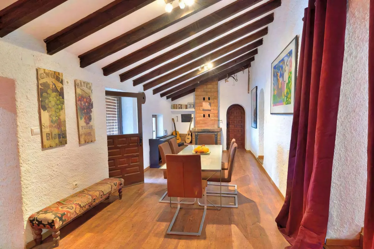 c4a06825-2989-4be1-b5d1-4e051319288c