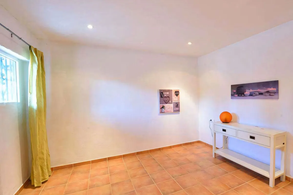 ec9ac0aa-f0f4-4f40-9503-a87058428e90