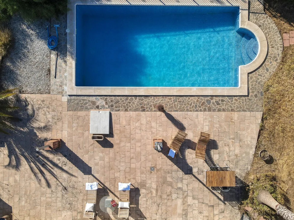 1051a93b-e361-46b0-91b1-f9b1ac4c8541