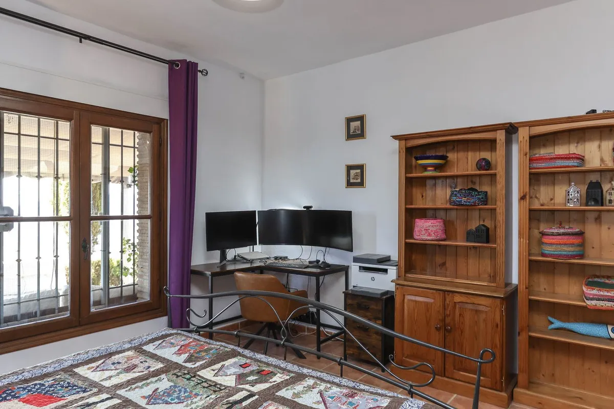 fe5112f0-975c-433f-bc9f-ea9e7d3f5d52