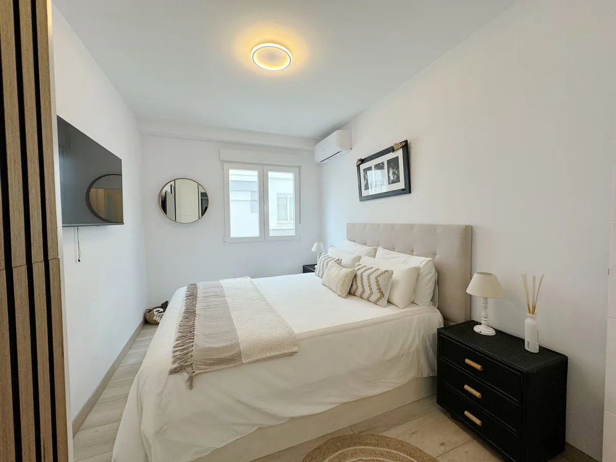 27a4f200-802b-4d5a-8d9e-996cbdd85828