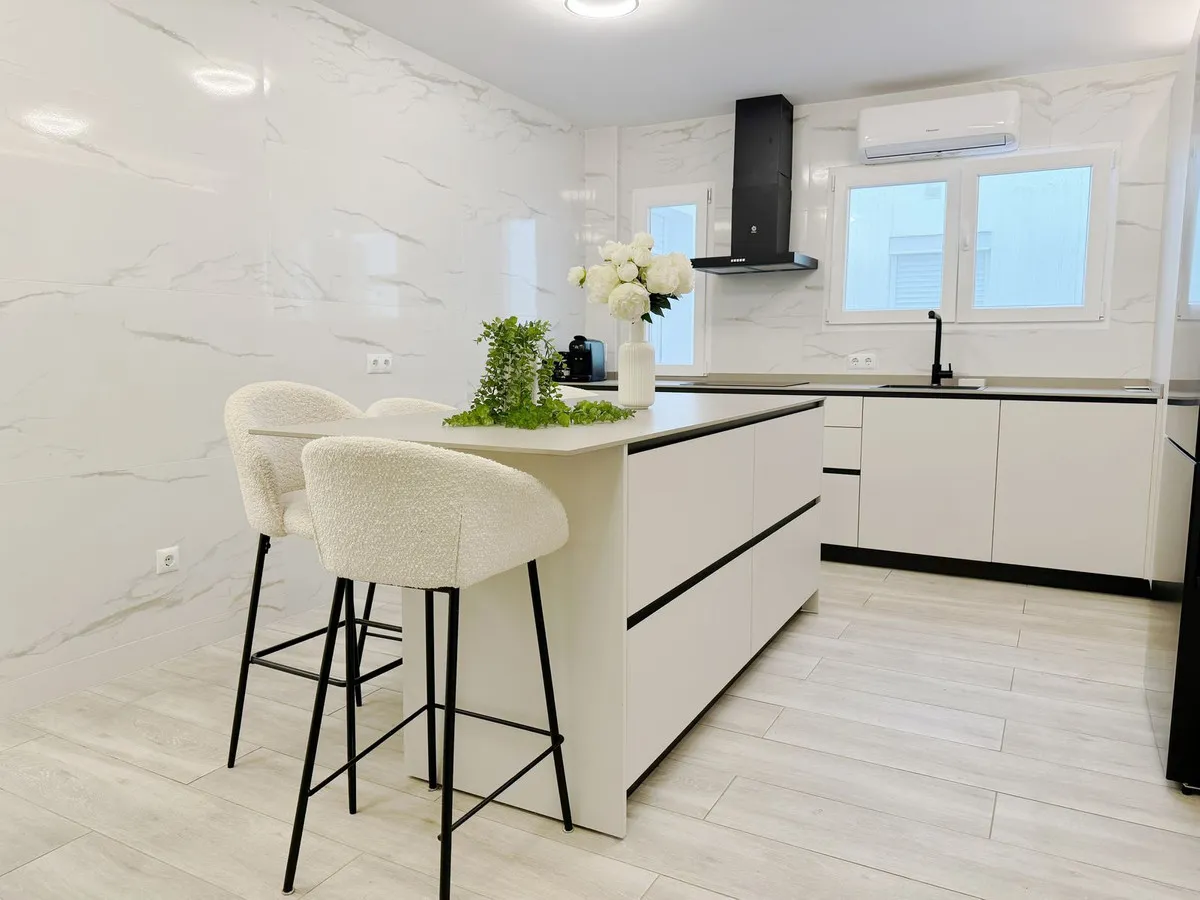 a819e7e0-1d60-4203-b5b8-f005b8e6baf4