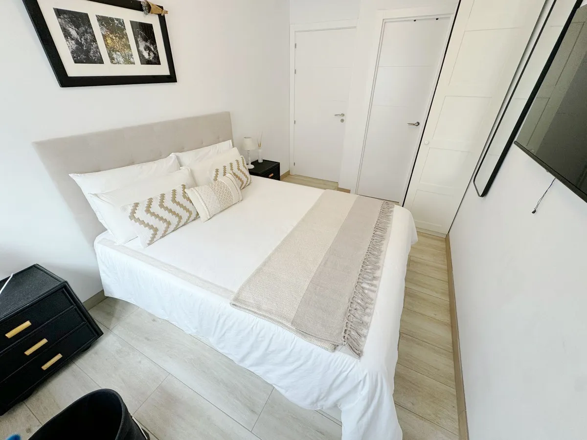 fe53855a-e642-4478-b7ca-a730679fd8e7