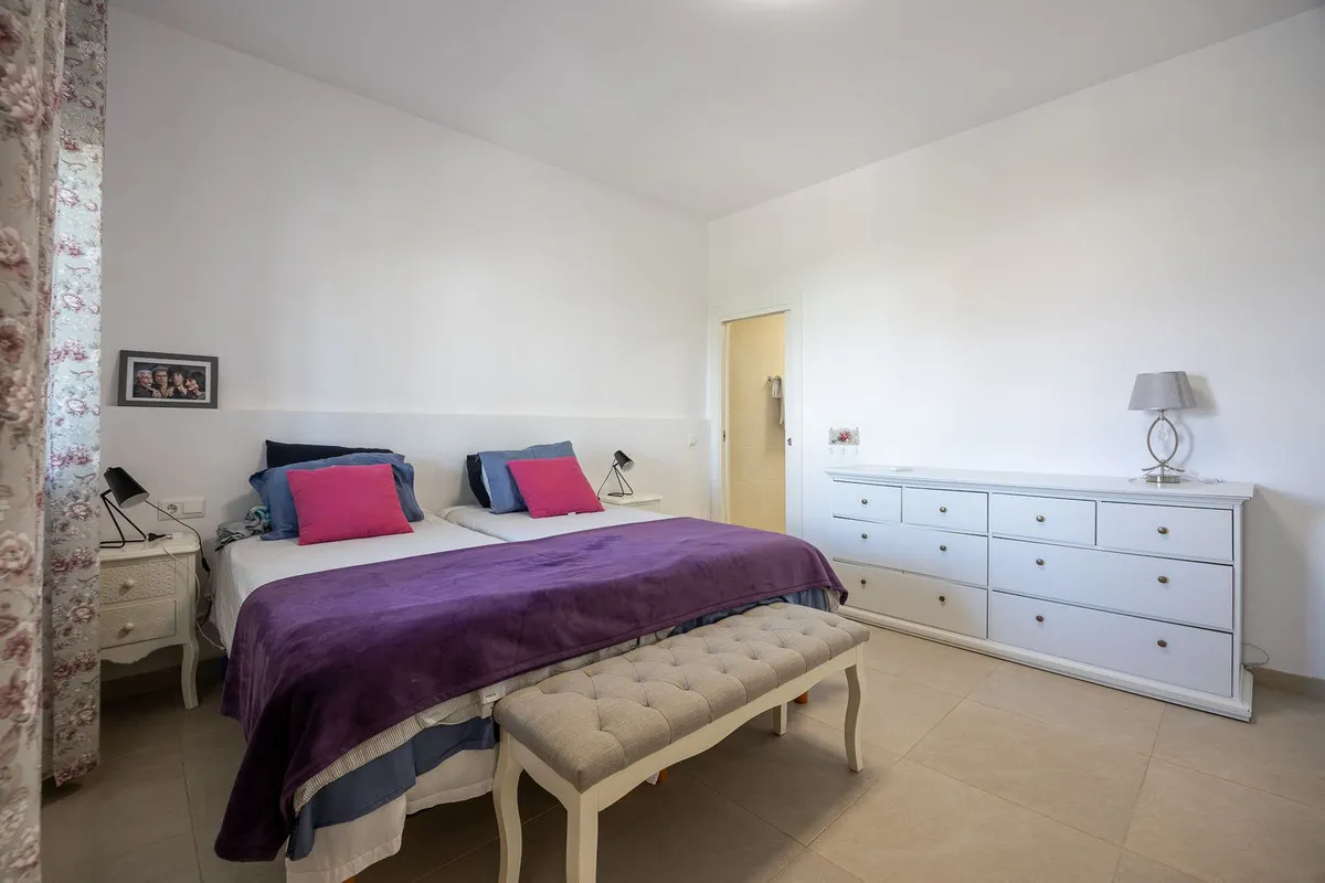 2767f638-27b0-4900-8759-2c511533d2a1