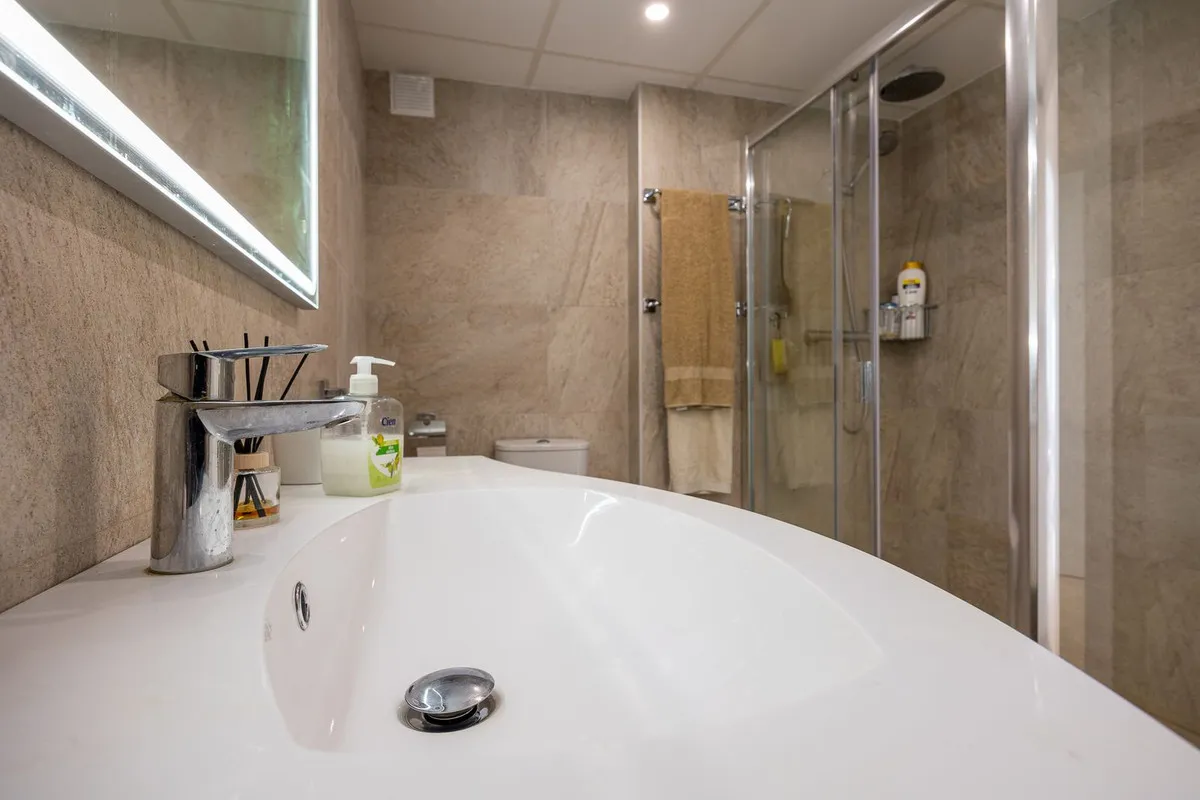 83ae2929-3b56-4b0e-ad77-898f05742d32