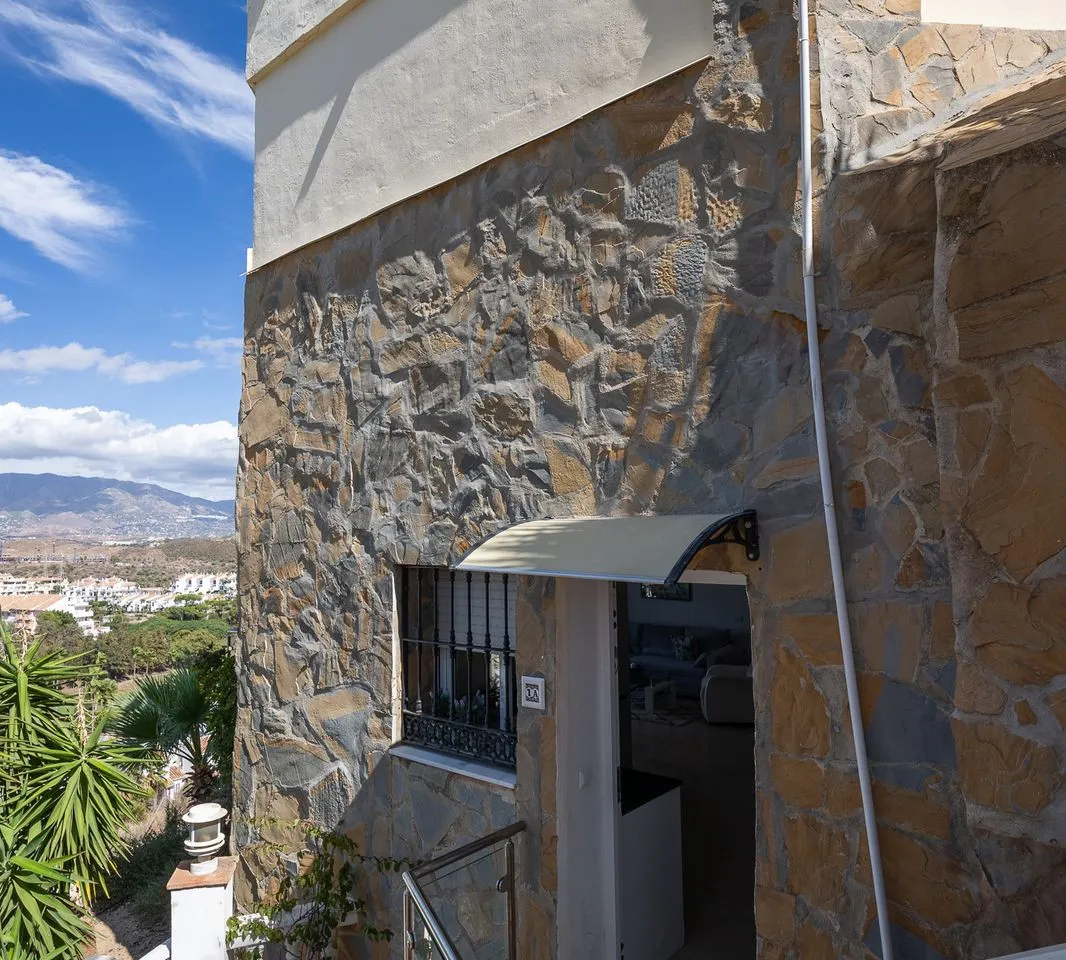 ecc082f0-0acb-4f55-9f33-3a2ce4d2787f