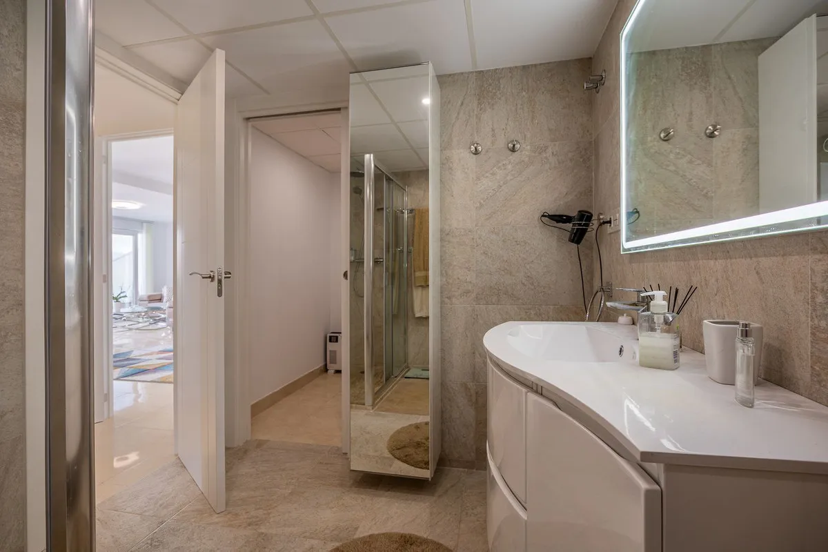 fc05b12a-6517-46d7-9875-750aaba79562