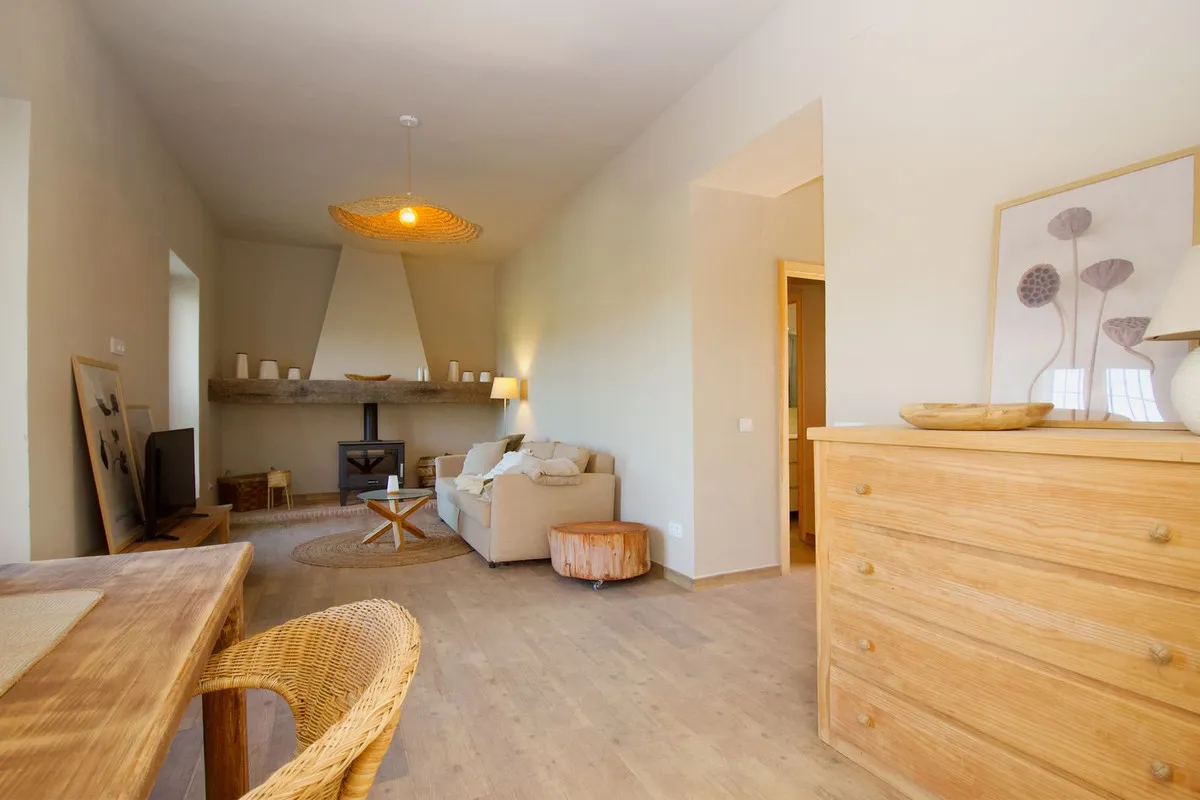 04284bfe-fe36-46c6-8952-4a221fd2771a