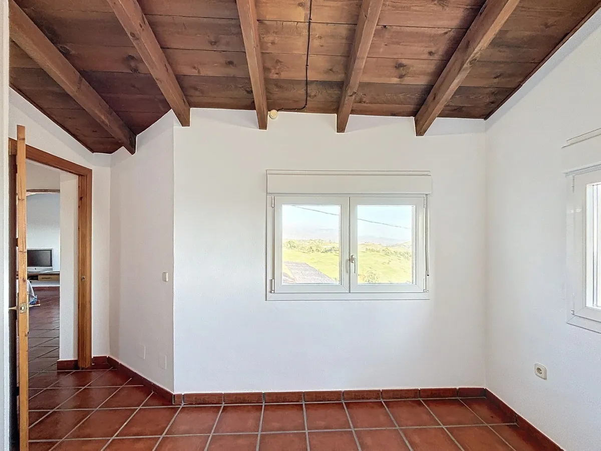 8f651918-ac6f-41ba-a02c-00f41a0adc92