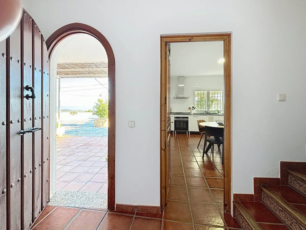 f4218c8a-8a3d-466b-9094-8624db937210