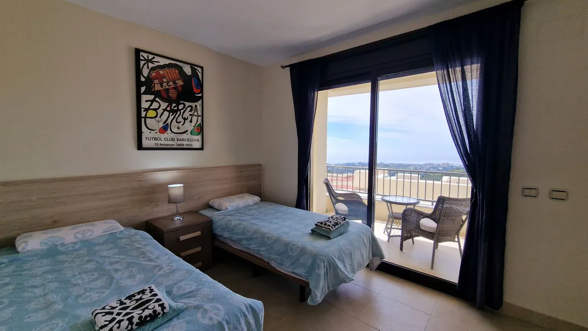 18333cfe-cf96-450e-a8e3-b84faf940b86