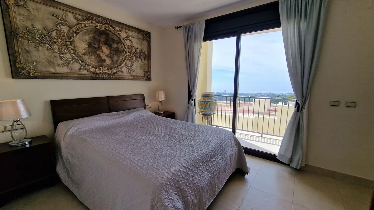 2044b167-9006-4e5b-9b45-6984220bbdd0