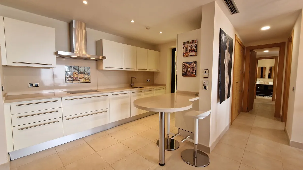 4b9f8e74-2fd5-4894-9c96-914f26f92ec1