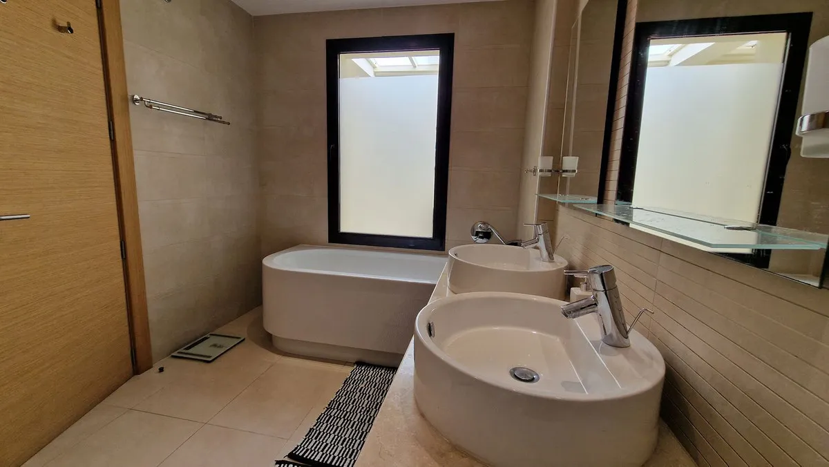 dbd07886-c4c7-4372-b16a-fa8ecec88744