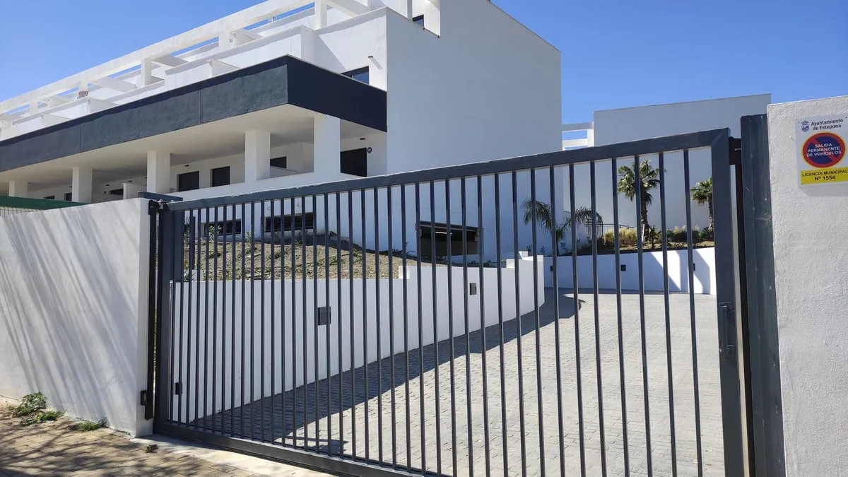 2f88a4b1-c12d-4d8b-9b87-23b7b5cc905d