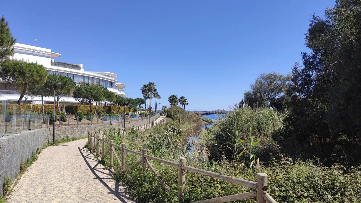 c4dda5fe-3933-425e-b8f9-75448c7da05c