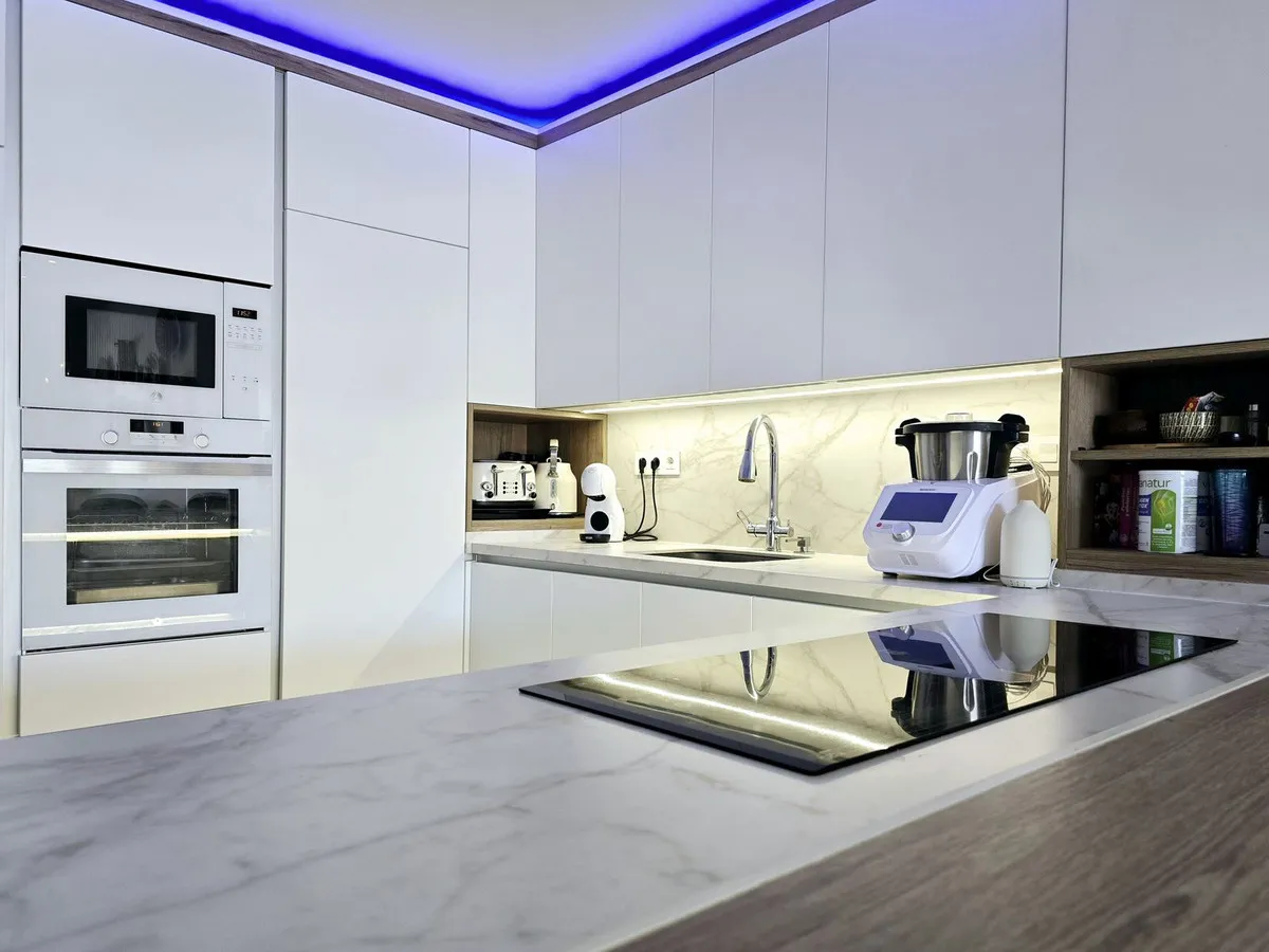 82028005-6bb1-4528-970a-807c25e388fa