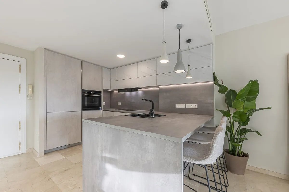 c10194d7-099f-4c8f-9bef-ceecb0c6ae03